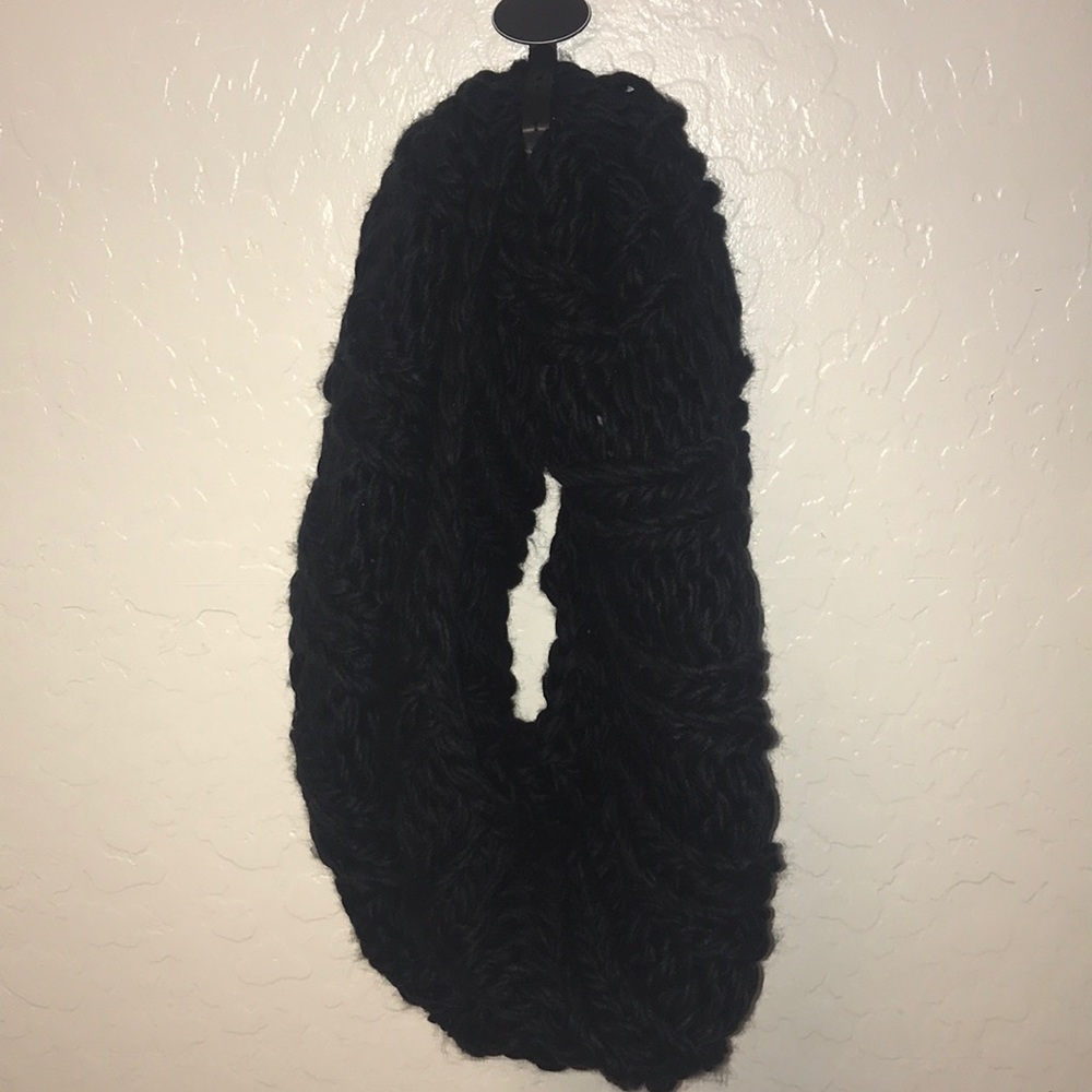 Infinity black scarf